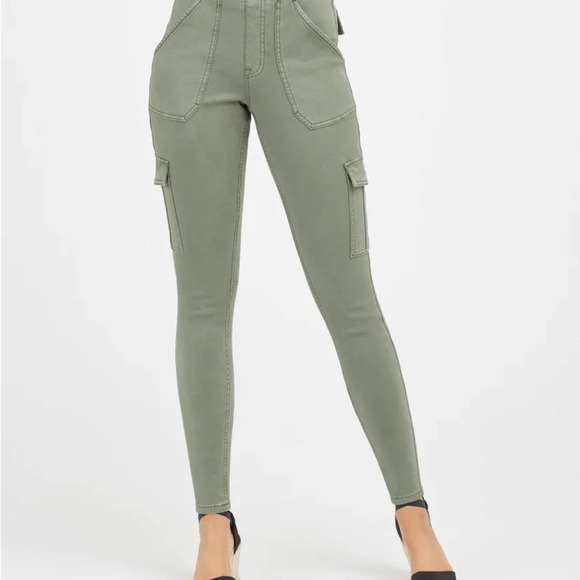 SPANX Stretch Twill Ankle Cargo Pant soft sage - Picture 4 of 10